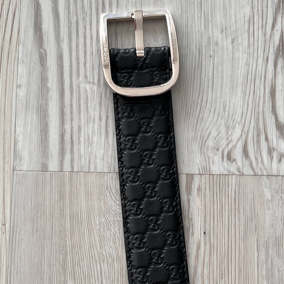 Authentic Mens Black Leather Gucci Belt with square buckle